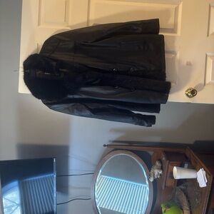 Elegant Black Leather Trench Coat with Fur Trim